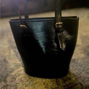 LOUIS VUITTON Shoulder Bag
